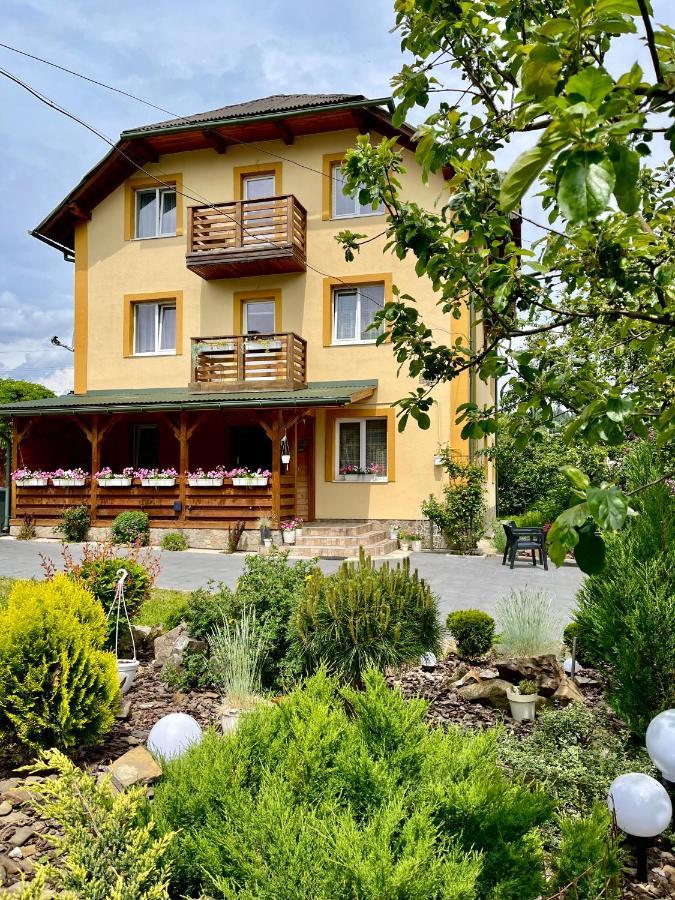 Ніч Над Карпатами Hotel Slavsko Exterior foto